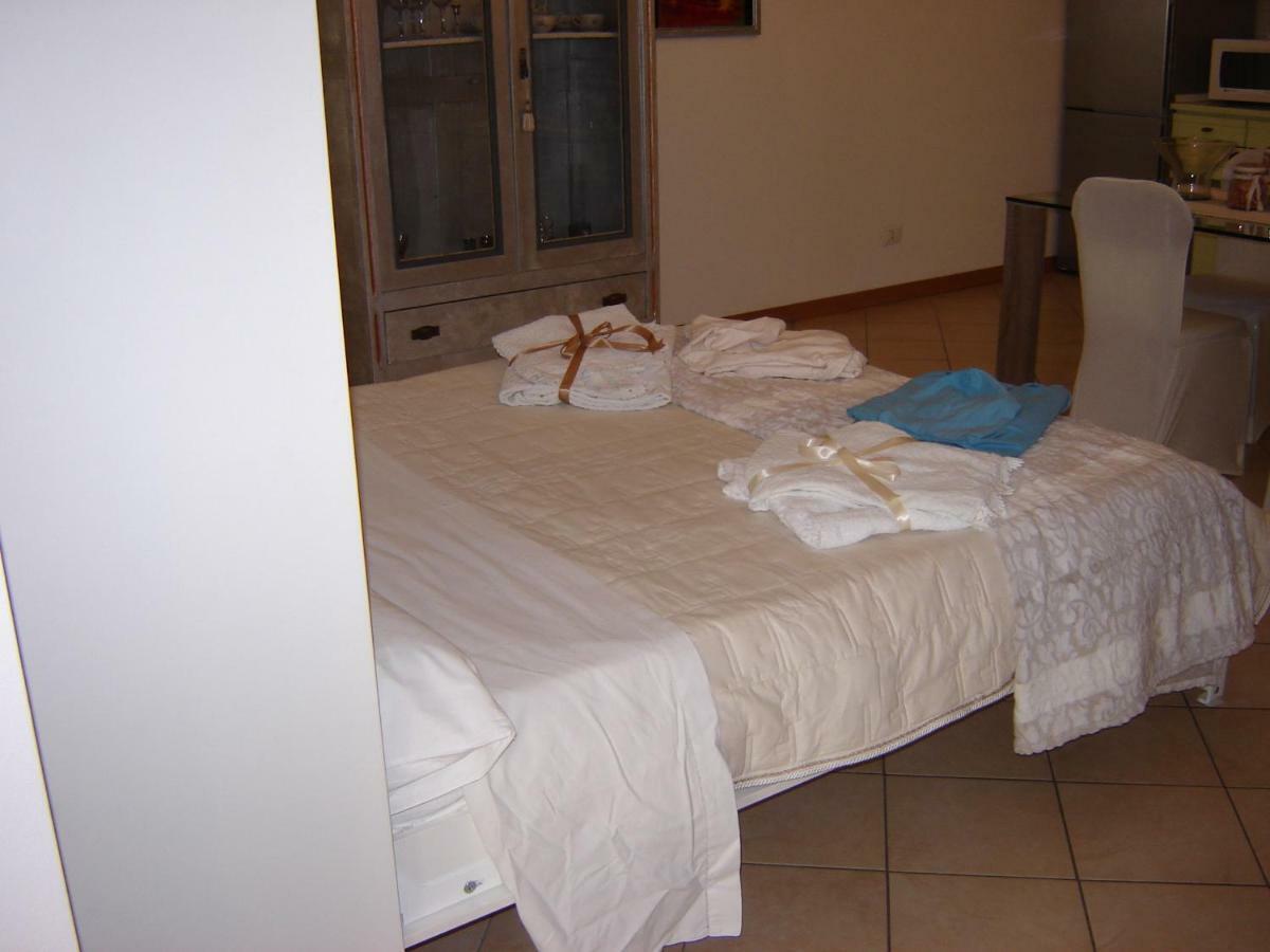 Casa Del Sole Appartamento N° 2 White And Gold Room Гавардо Екстериор снимка