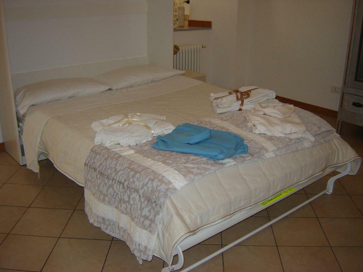 Casa Del Sole Appartamento N° 2 White And Gold Room Гавардо Екстериор снимка
