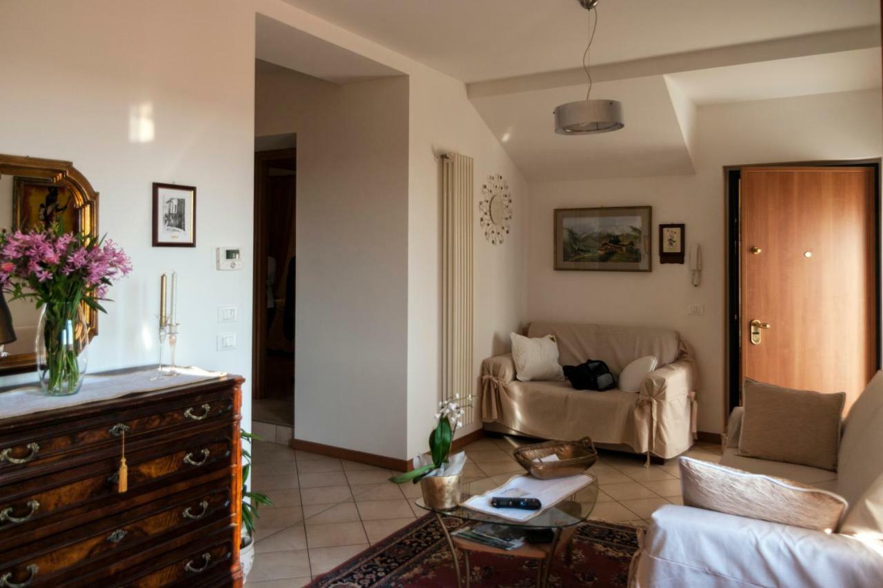 Casa Del Sole Appartamento N° 2 White And Gold Room Гавардо Екстериор снимка