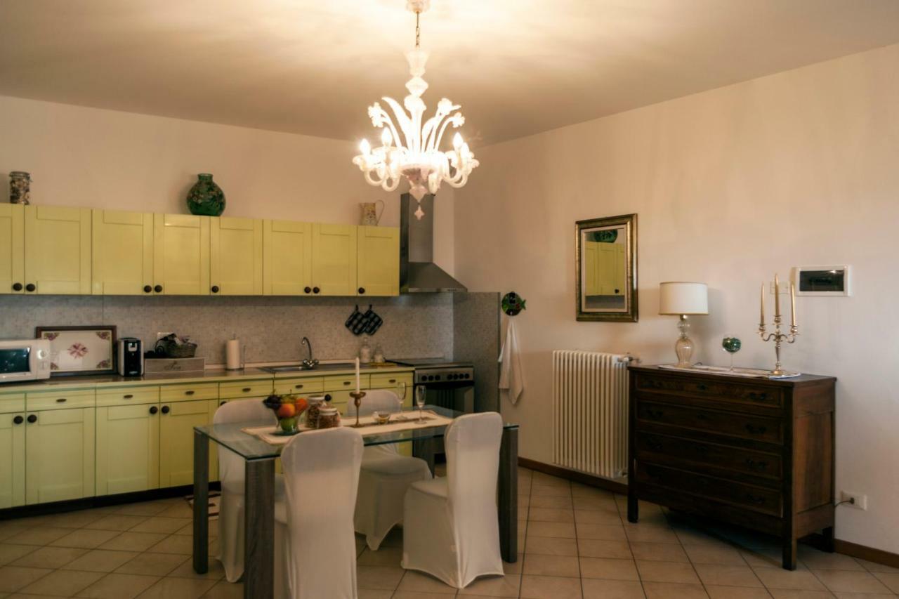 Casa Del Sole Appartamento N° 2 White And Gold Room Гавардо Екстериор снимка