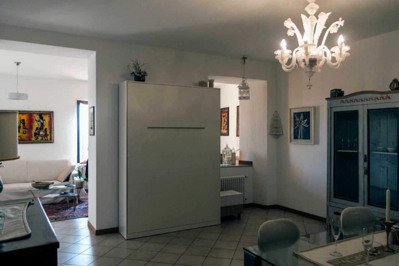 Casa Del Sole Appartamento N° 2 White And Gold Room Гавардо Екстериор снимка