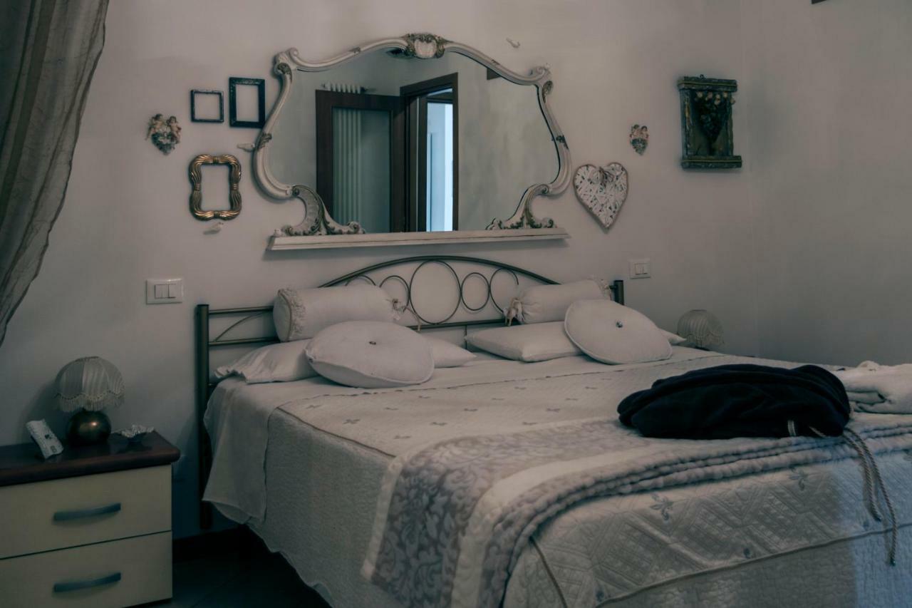 Casa Del Sole Appartamento N° 2 White And Gold Room Гавардо Екстериор снимка