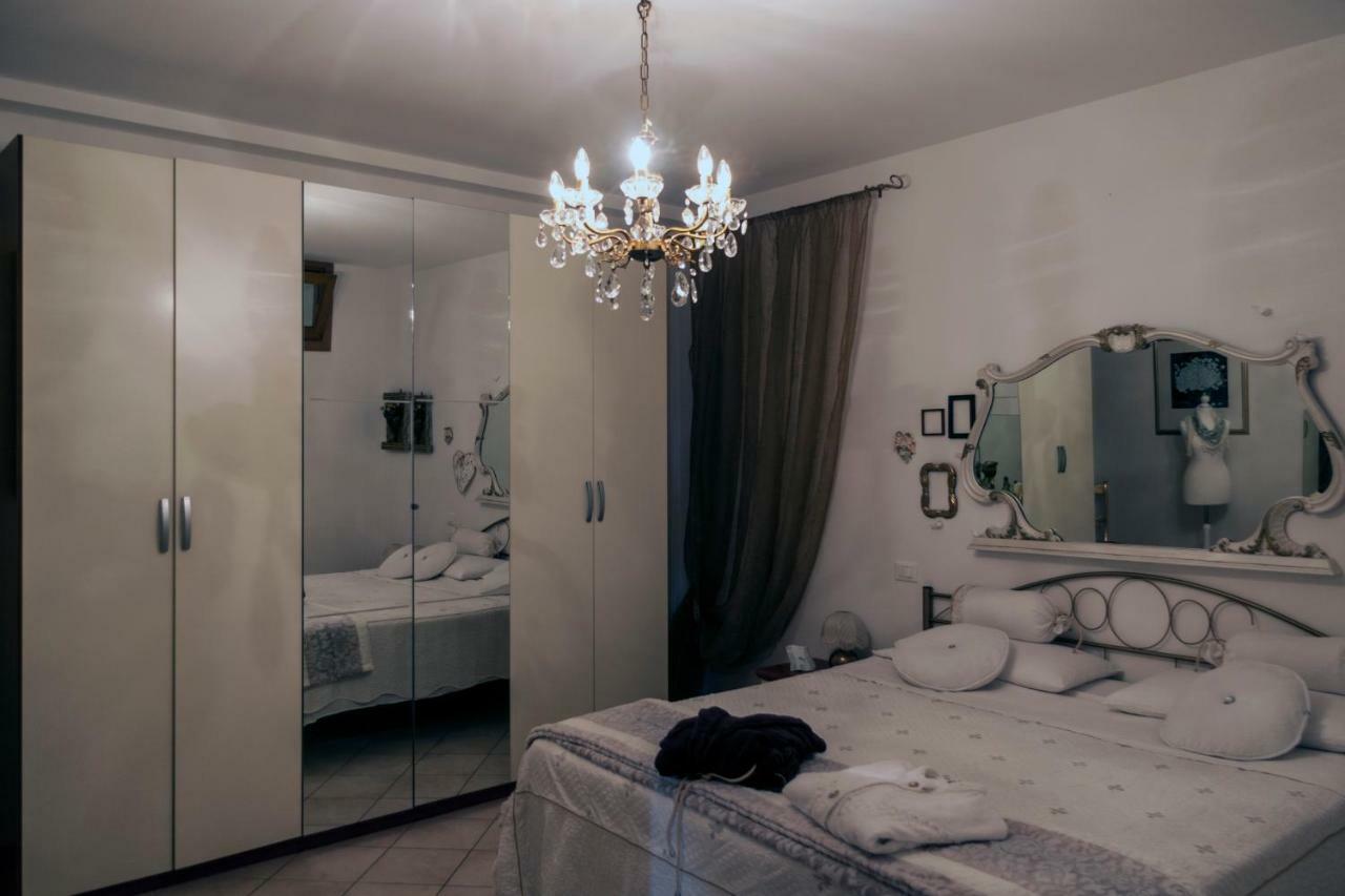 Casa Del Sole Appartamento N° 2 White And Gold Room Гавардо Екстериор снимка