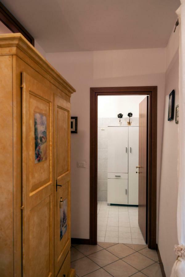 Casa Del Sole Appartamento N° 2 White And Gold Room Гавардо Екстериор снимка